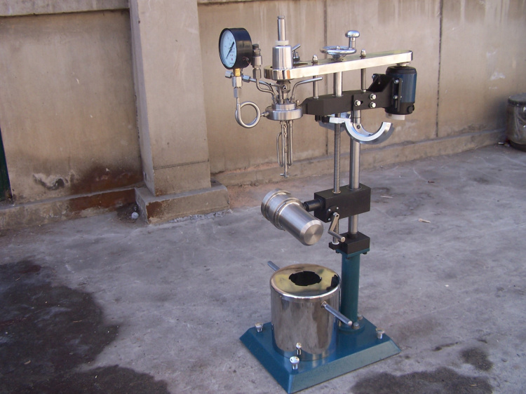 KCFD系列--快開卡環結構-釜體下落、翻轉出料側面照片