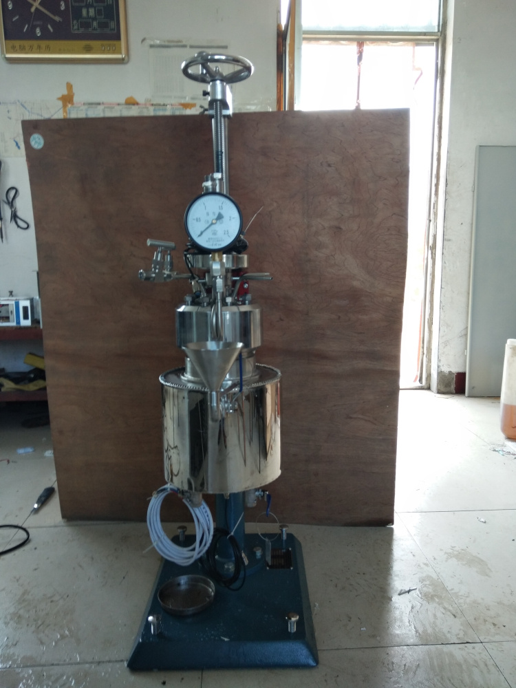 KCF系列--釜體可翻轉出料、夾套電加熱管加熱導熱油1